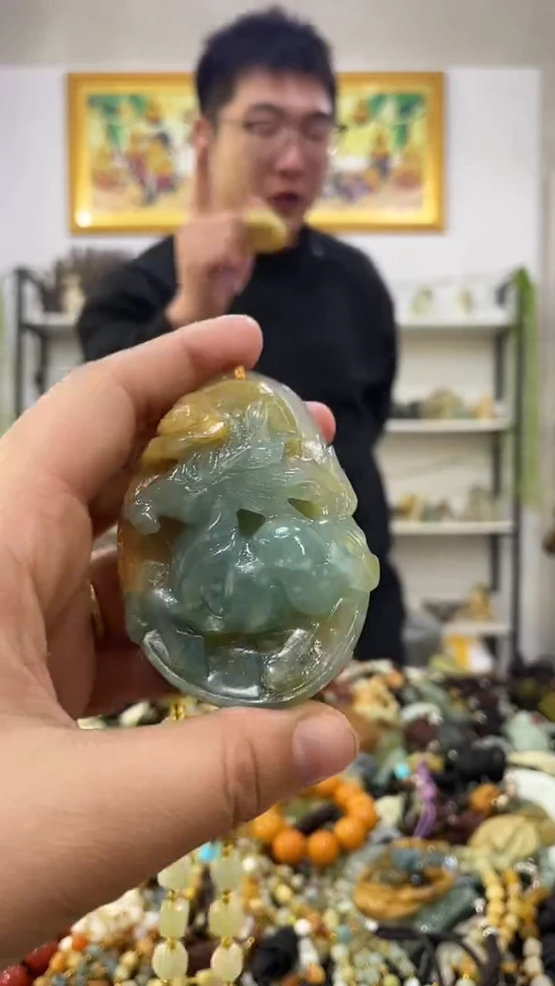 未镶嵌蛇纹石玉吊坠