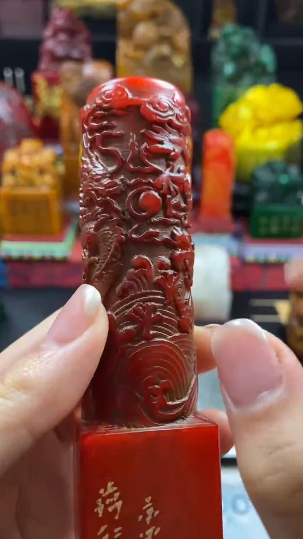 寿山石印石红田双龙戏珠柱