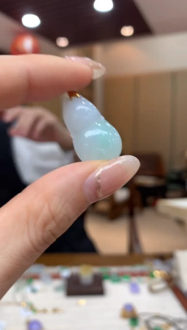 吊坠(不含链)18K金镶嵌翡翠葫芦