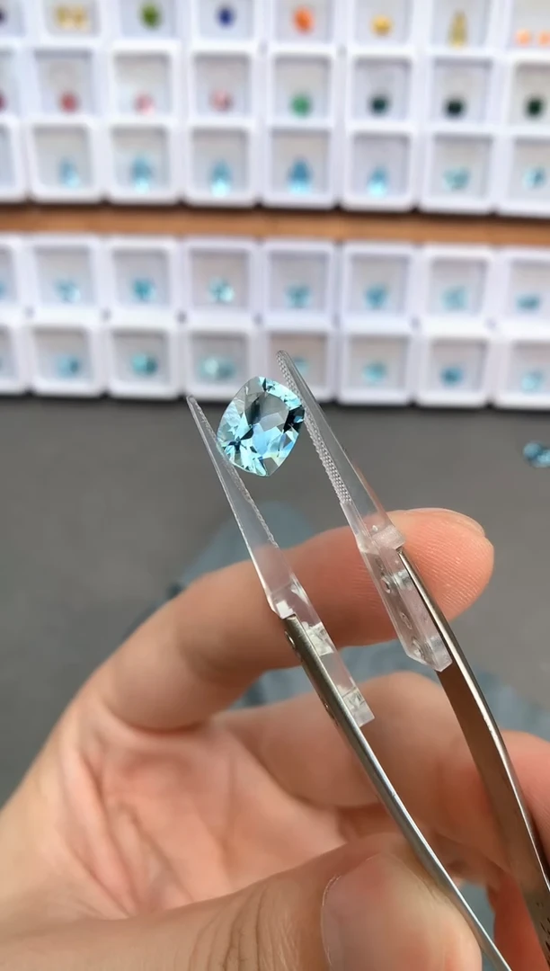 未镶嵌裸石定制海蓝宝石2.28ct 圣马 03068