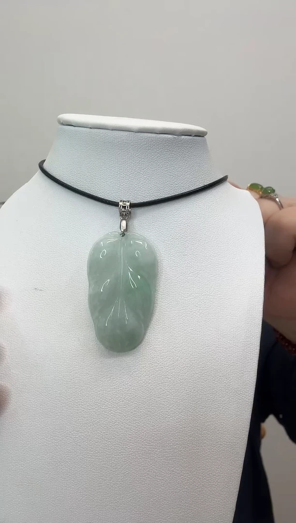 翡翠银S925镶嵌颈饰叶子