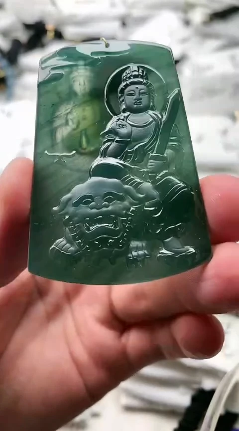 翡翠未镶嵌颈饰文殊