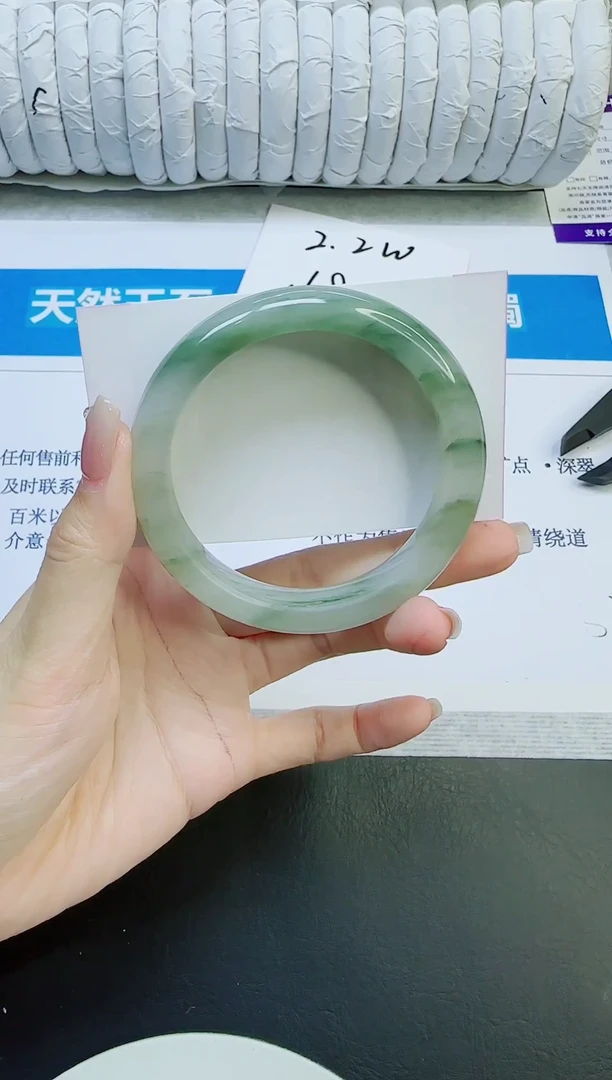 石英质玉手镯未镶嵌184/58.4