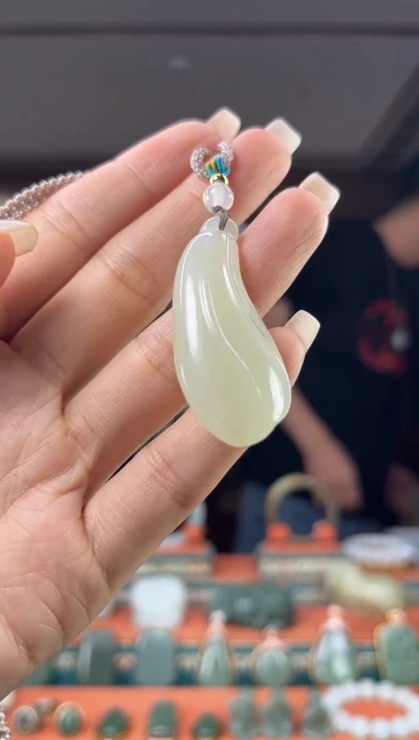 颈饰未镶嵌和田玉佩佩