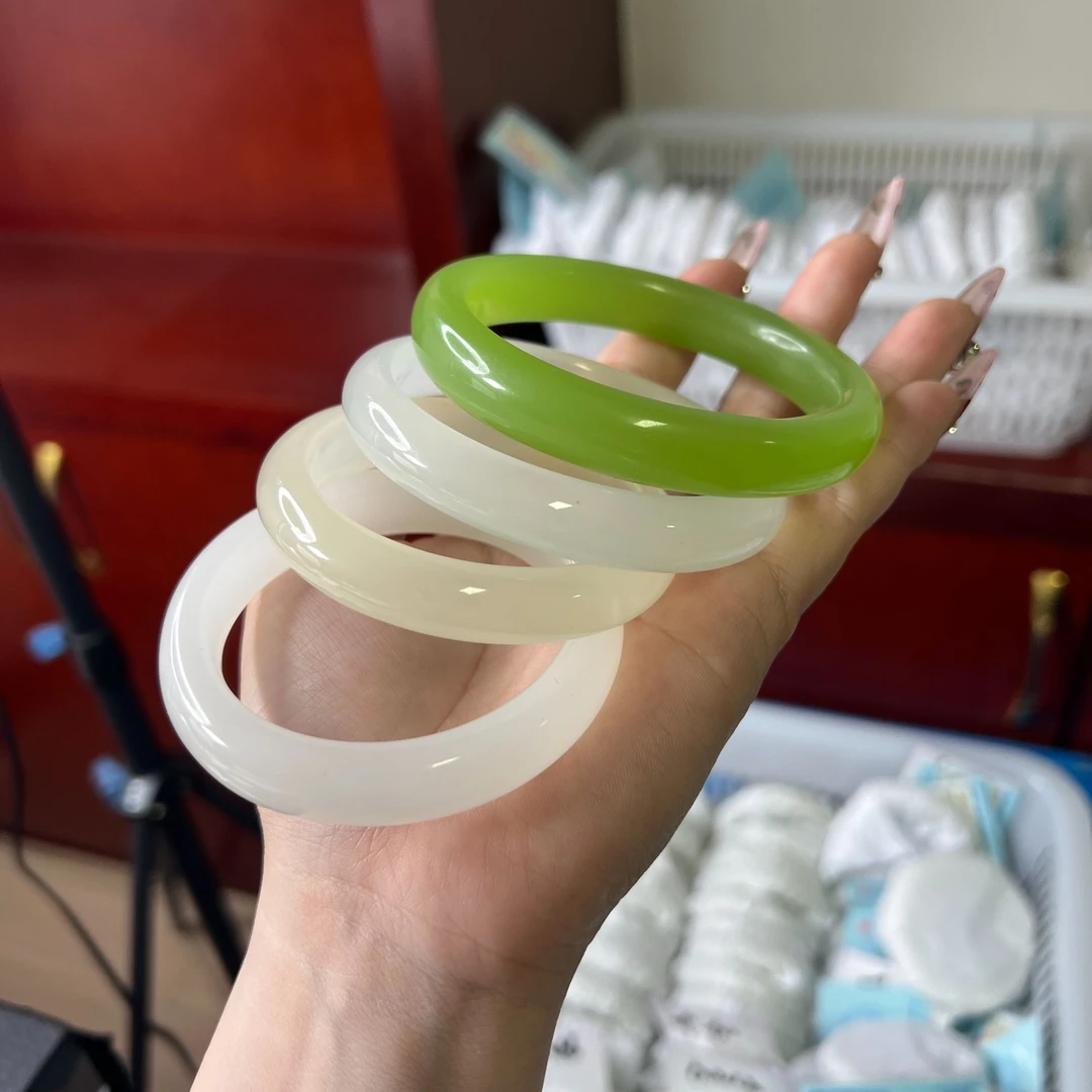 精美手镯圈口颜色随机发