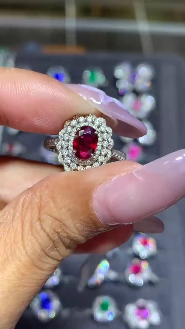18K金镶嵌戒指红宝石0.8CT