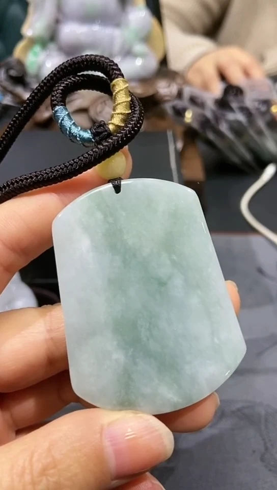 颈饰未镶嵌翡翠友**咪翡翠