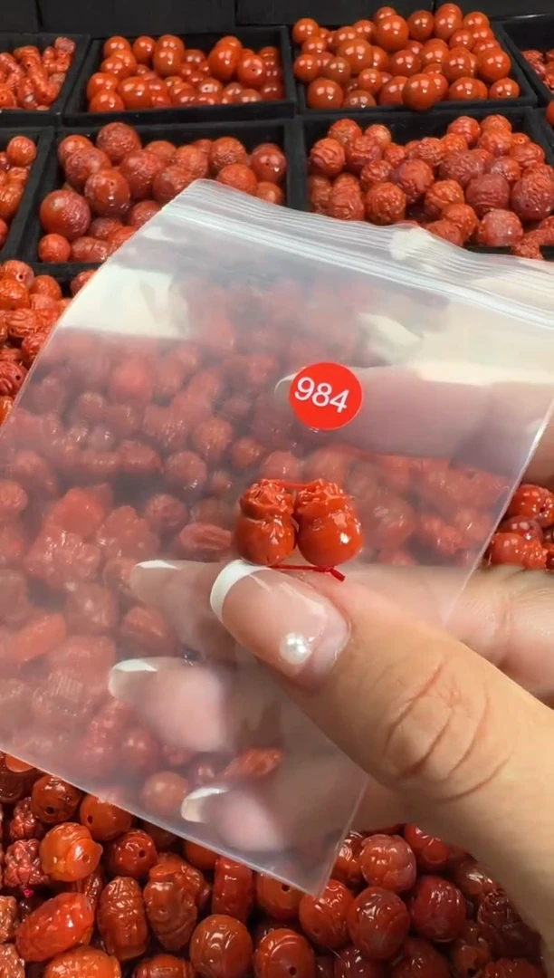 颈饰未镶嵌南红玛瑙1