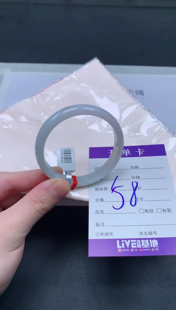 未镶嵌手镯翡翠悦*?翡翠手镯