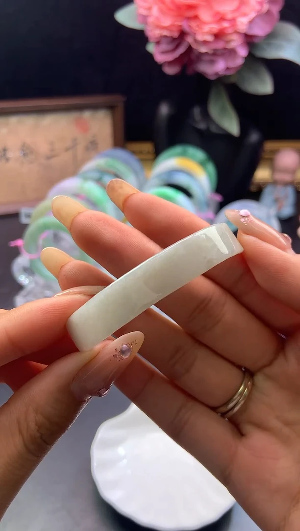 颈饰未镶嵌翡翠叶*迟手牌