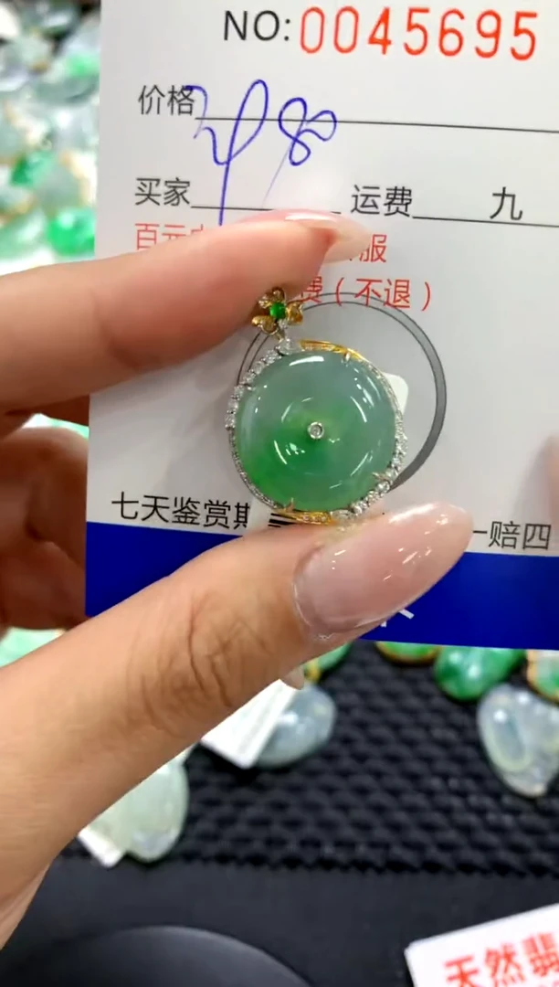 翡翠18K金镶嵌颈饰1111111111111111