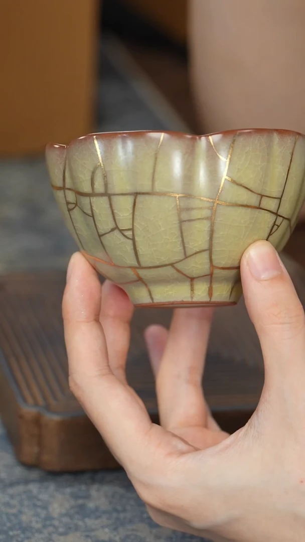 【传世哥窑梅花杯】