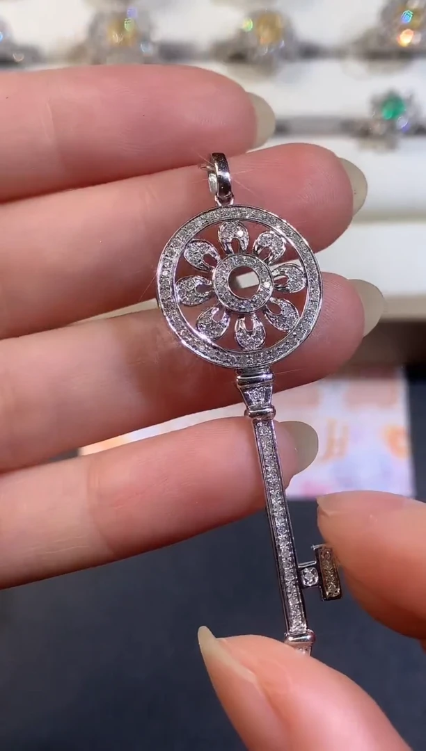 18K金镶嵌吊坠(不含链)钻石D565|3680