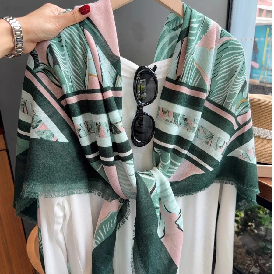 英国Cosp Kosp 民族风青叶粉黛印花丝巾围巾披肩两用防晒度假纱巾