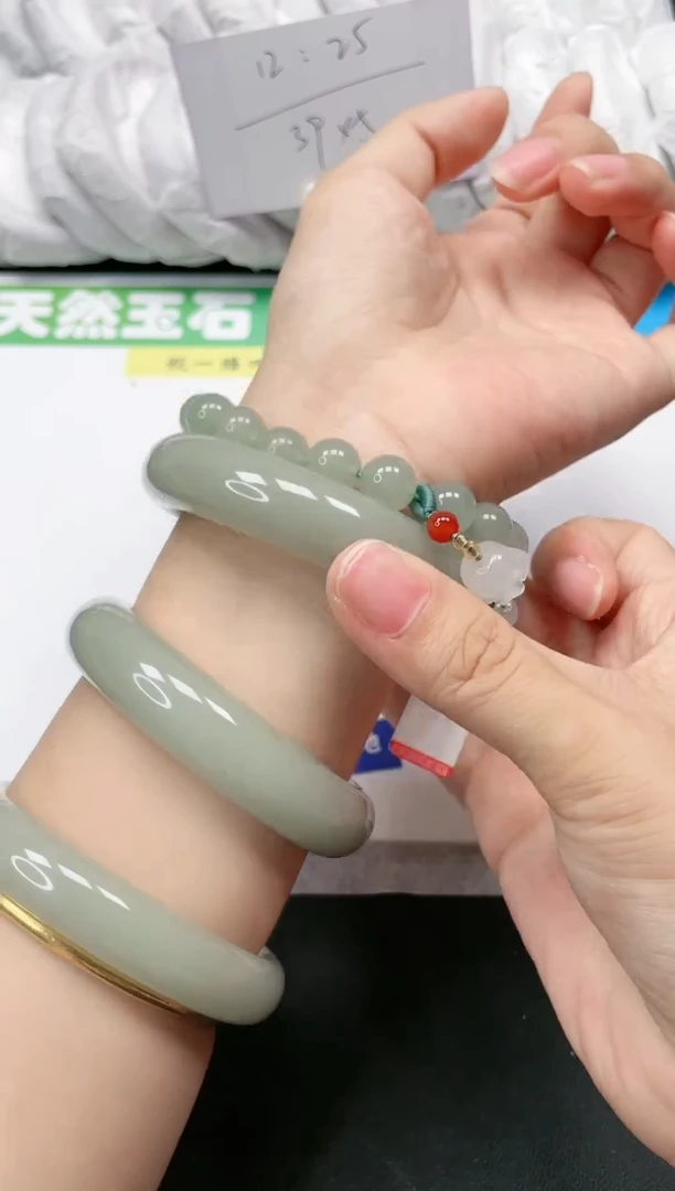 石英质玉手镯未镶嵌手链