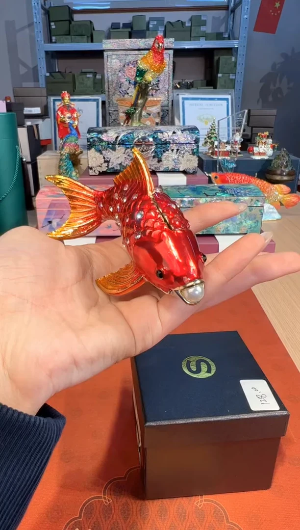 【闪购商品】杯292红色含珠鱼