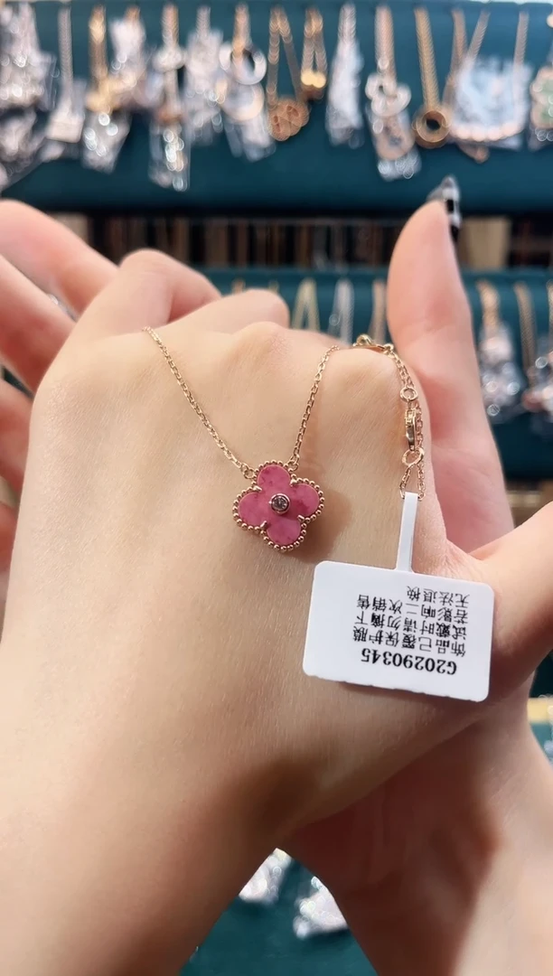 颈饰18K金镶嵌钻石18K金镶嵌 K玫四草