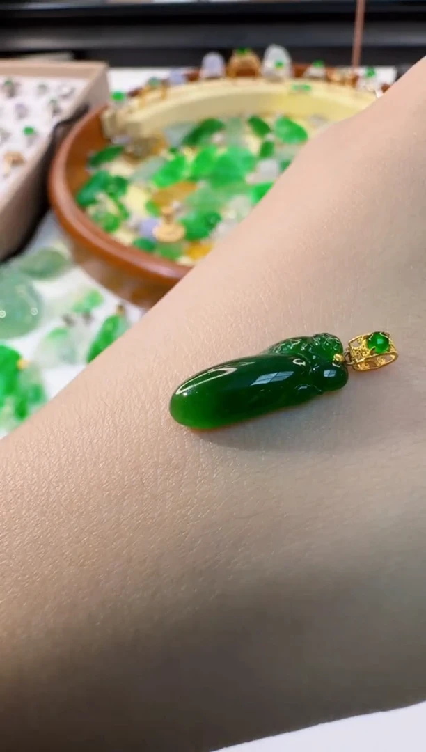 翡翠18K金镶嵌吊坠(不含链)缅甸 A货翡翠