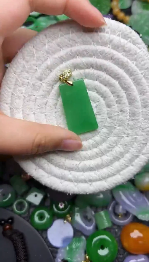 颈饰未镶嵌翡翠缅甸翡翠吊坠