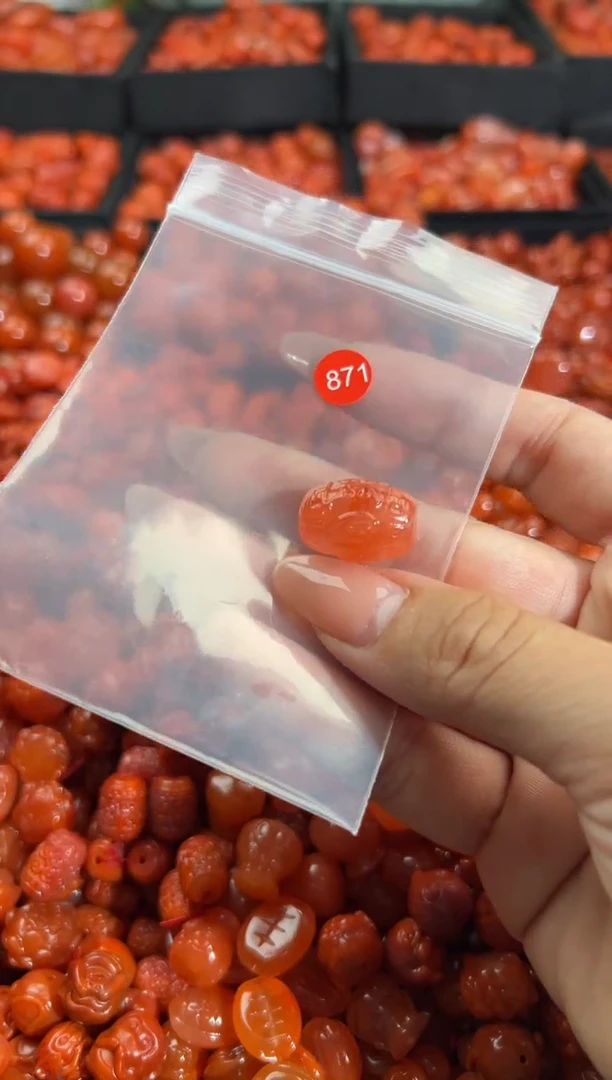 南红玛瑙未镶嵌颈饰1