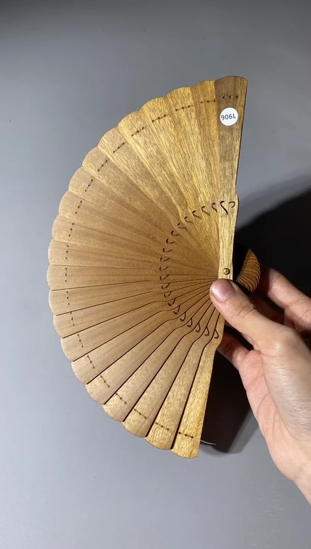 【闪购商品】金丝楠木雕906号15cm金丝楠木小叶桢楠扇子