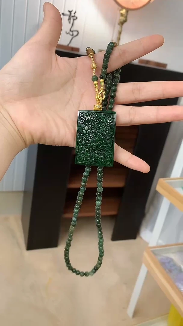 颈饰未镶嵌翡翠吊坠