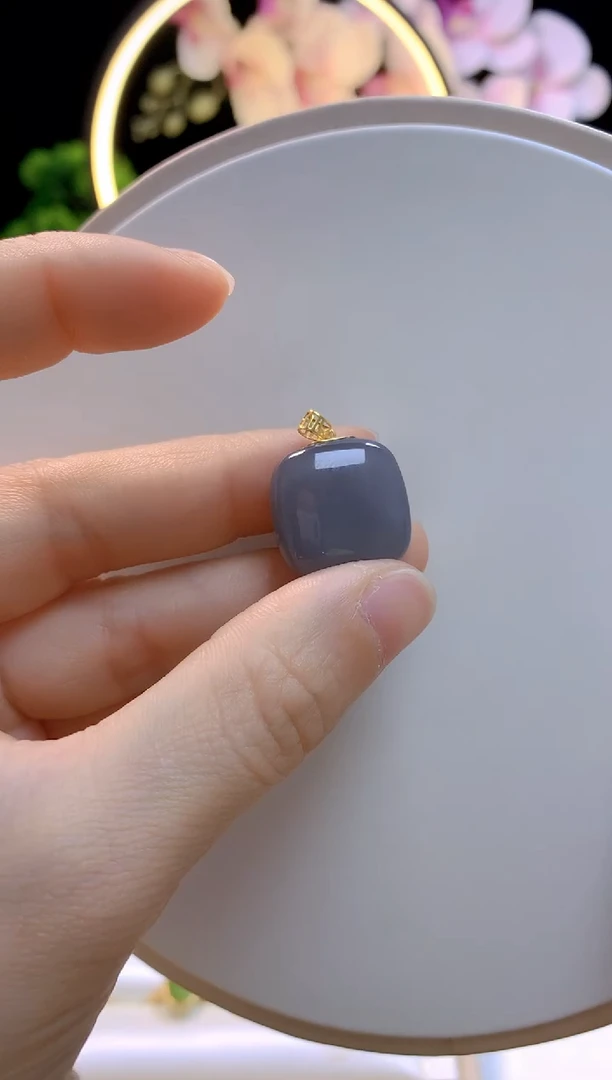 【闪购商品】和田玉吊坠18K金镶嵌烟紫方糖