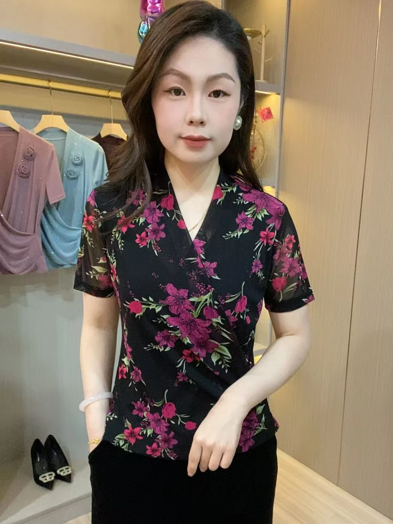 新款时尚花色显瘦网红百搭夏季修身妈妈装碎花打底衫
