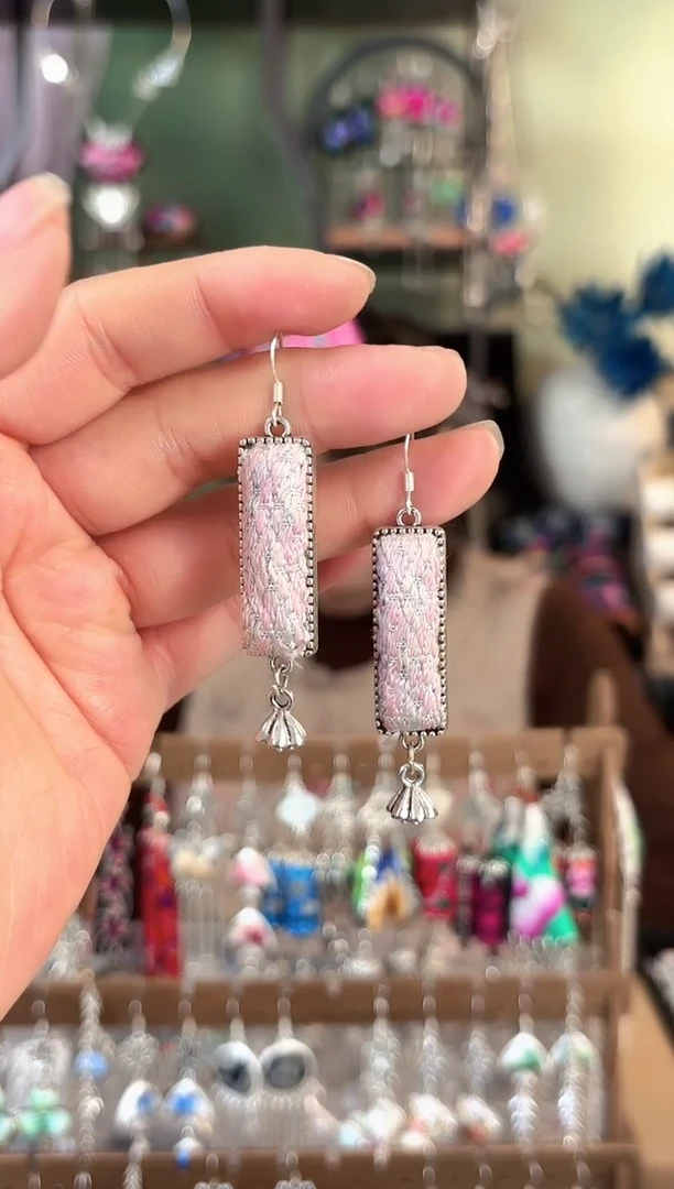 彩云南阁非遗老绣苗银饰品115