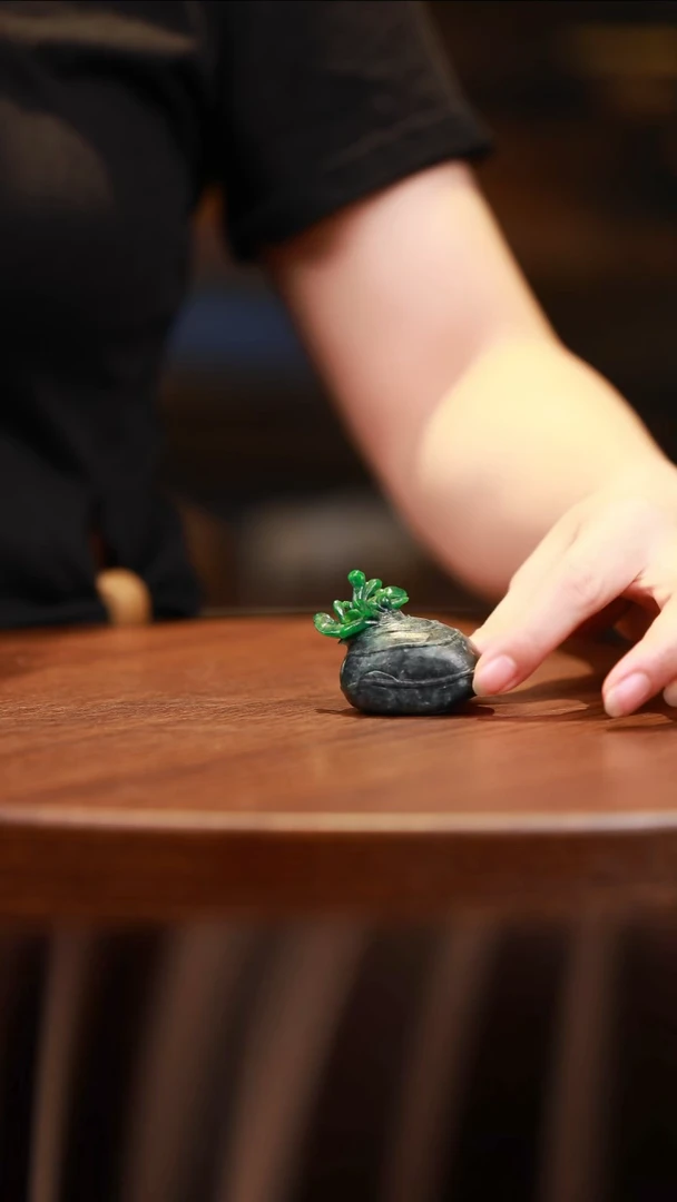 翡翠摆件未镶嵌马蹄