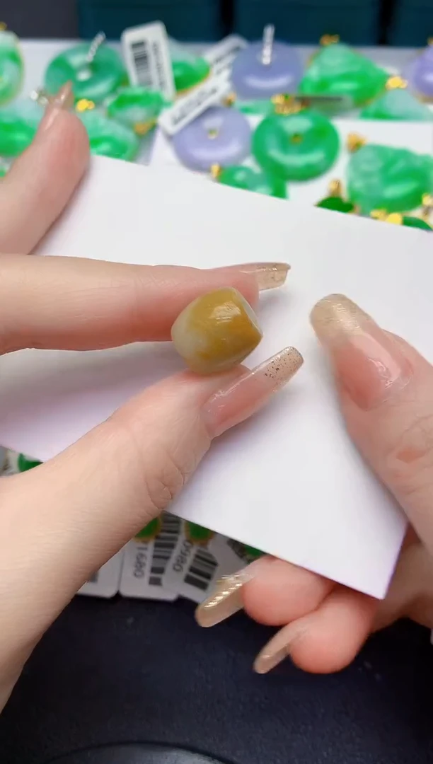 颈饰未镶嵌翡翠缅甸天然翡翠A货