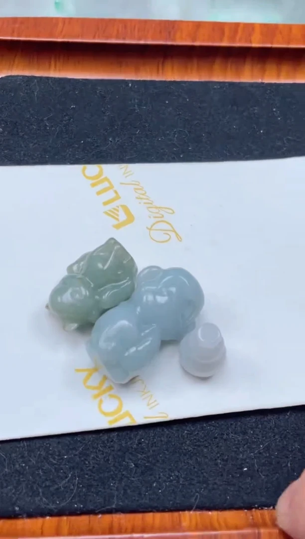 【闪购商品】翡翠摆件未镶嵌一套