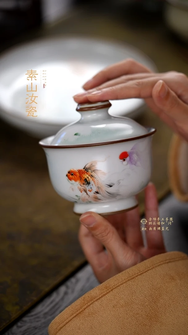 柴窑藏器珐琅彩金鱼炉式两才盖碗