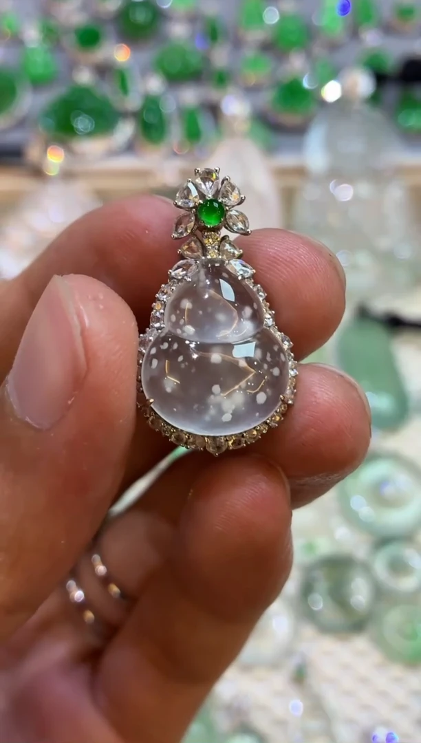 吊坠(不含链)18K金镶嵌翡翠葫芦