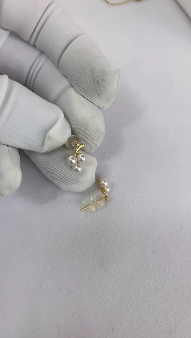 18K金镶嵌海水珍珠耳饰小葡萄耳钉3.5-4