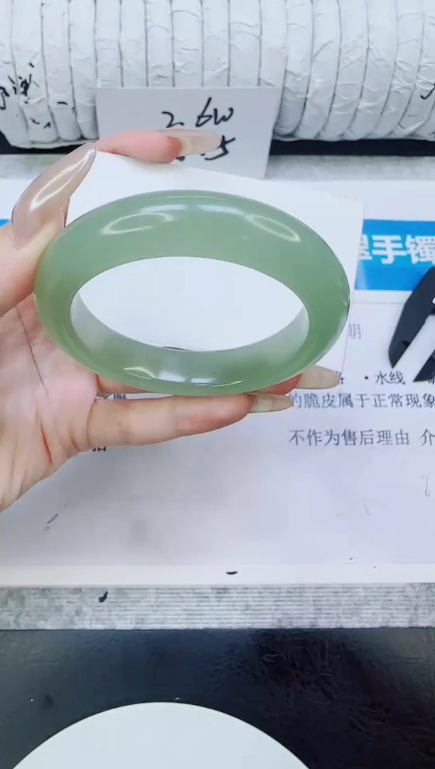 未镶嵌手镯石英质玉294/62.3