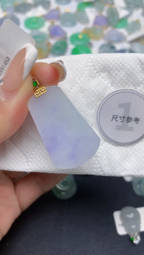 翡翠18K金镶嵌颈饰天然缅甸A货翡翠
