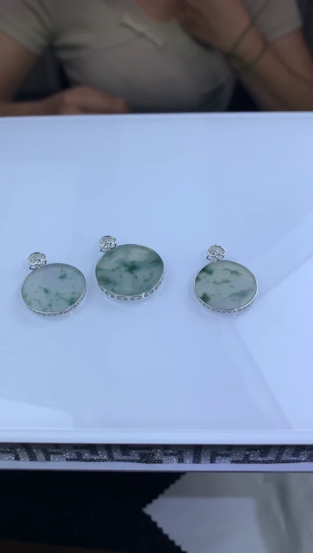 颈饰18K金镶嵌翡翠7007429/888/多样性发/一件