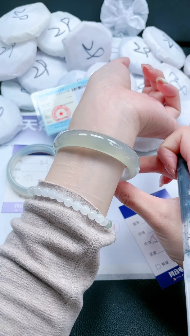 【闪购商品】石英质玉手镯未镶嵌18J89-56