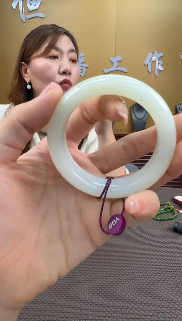 【闪购商品】和田玉手镯未镶嵌52