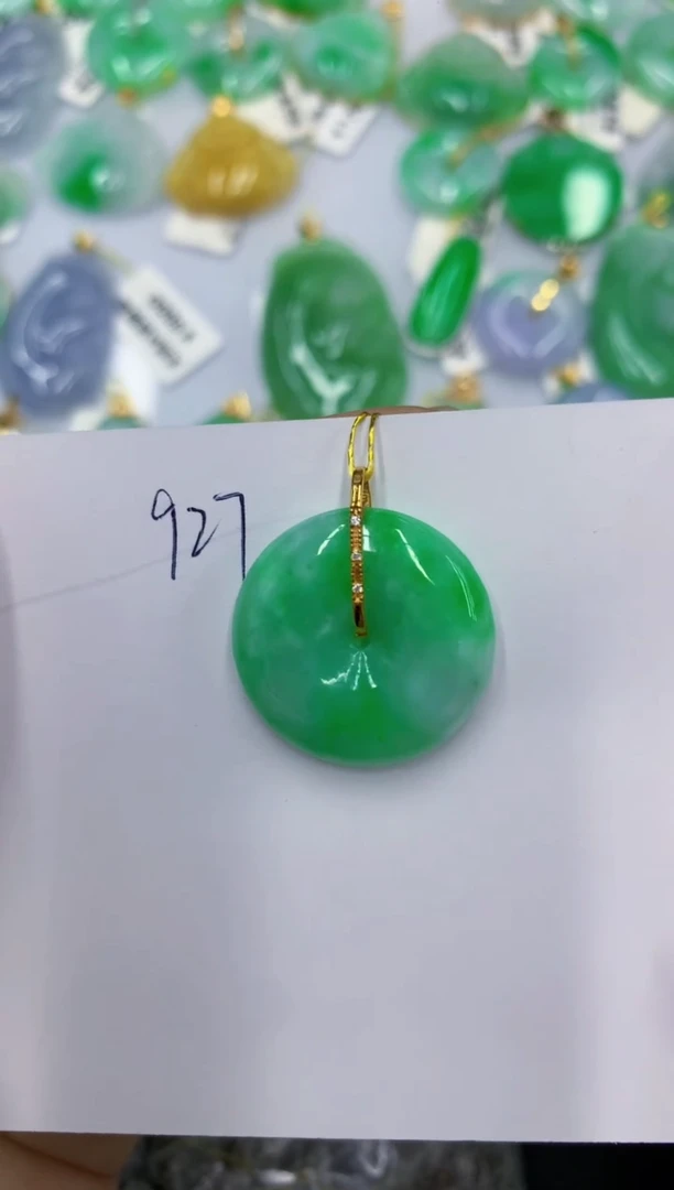 颈饰18K金镶嵌翡翠F? 翡翠