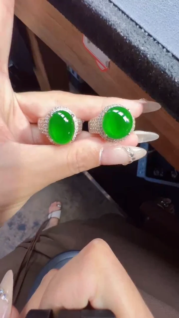 未镶嵌定制翡翠翡翠A货有轻微色差属于正常现象，蛋面多样性发货1
