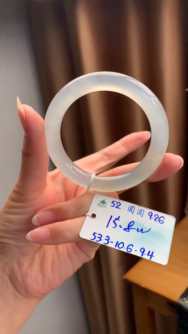 未镶嵌手镯翡翠自带#送人#，联系客服核对地址~