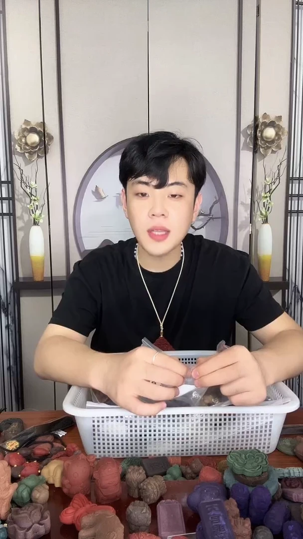 泥塑A****）红麝小胖鱼手持