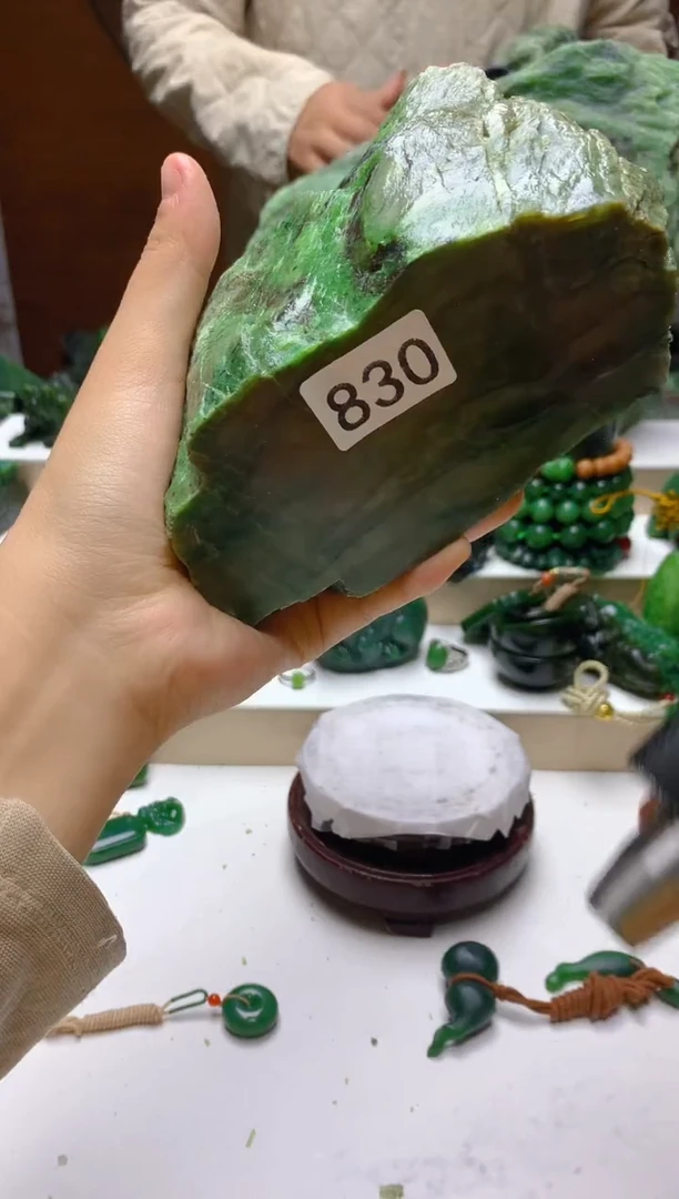未镶嵌和田玉（碧玉）珠宝半成品1