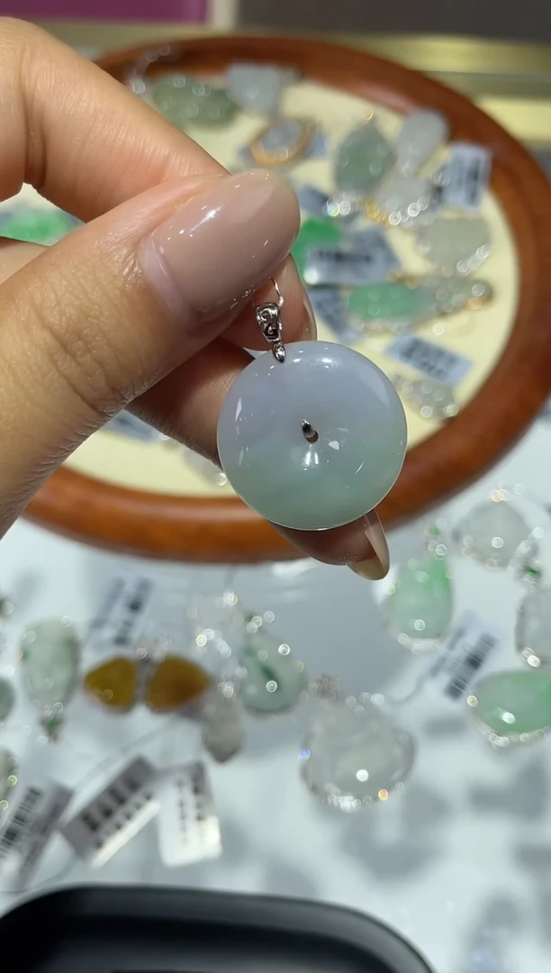 吊坠(赠链)18K金镶嵌翡翠39平安扣