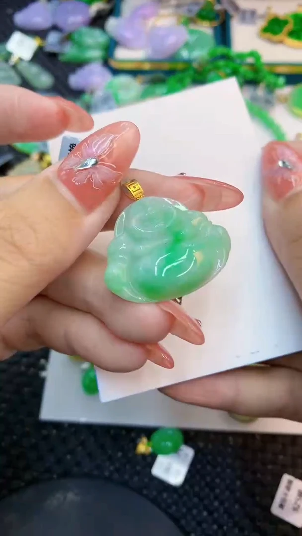 颈饰18K金镶嵌翡翠1