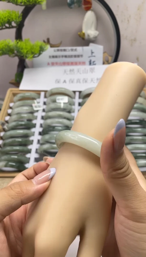 石英质玉（天山翠）手镯未镶嵌508