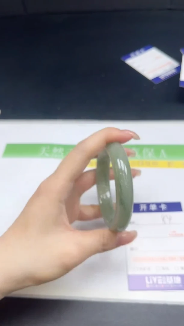 未镶嵌手镯石英质玉084-5556