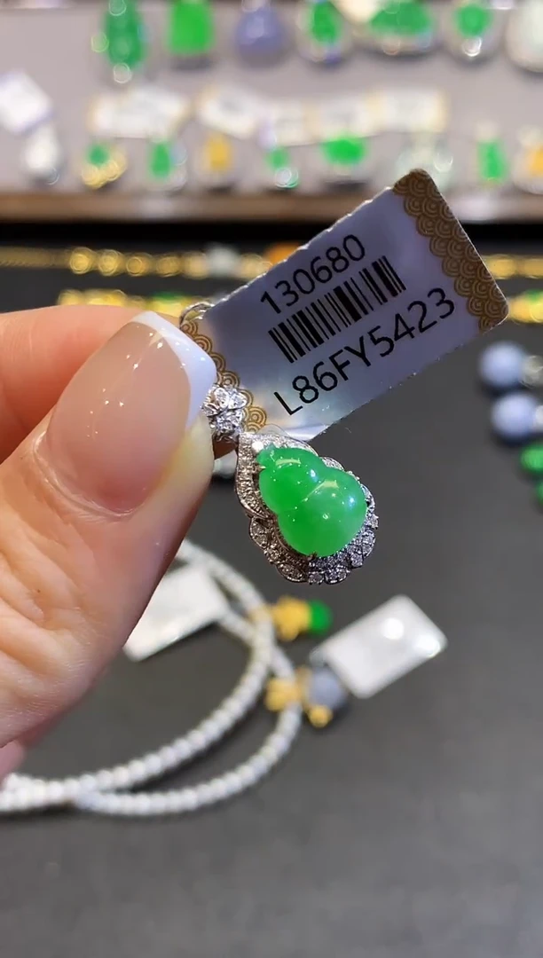 翡翠18K金镶嵌吊坠(不含链)CM130680多样性发其一